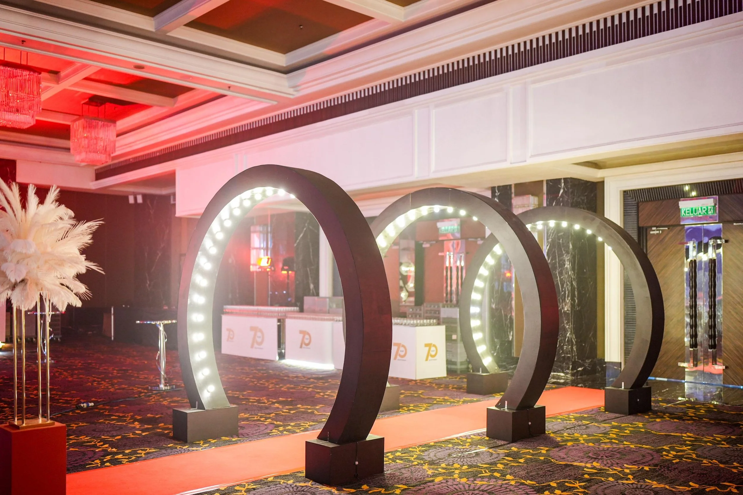 Round Arch With Light Bulb