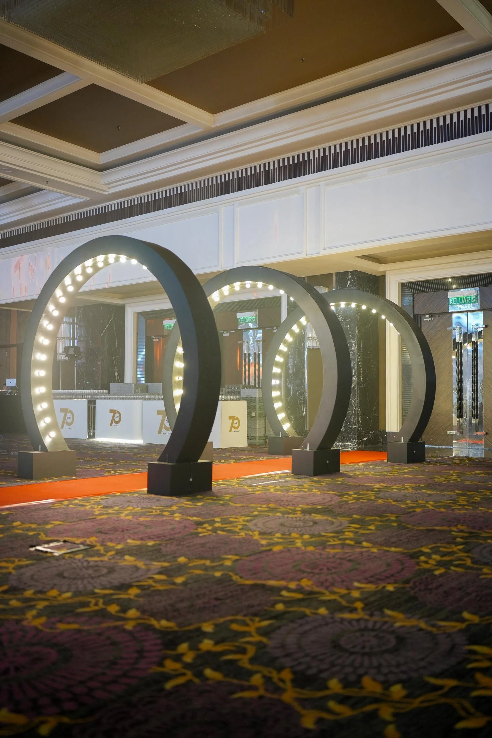 Round Arch With Light Bulb