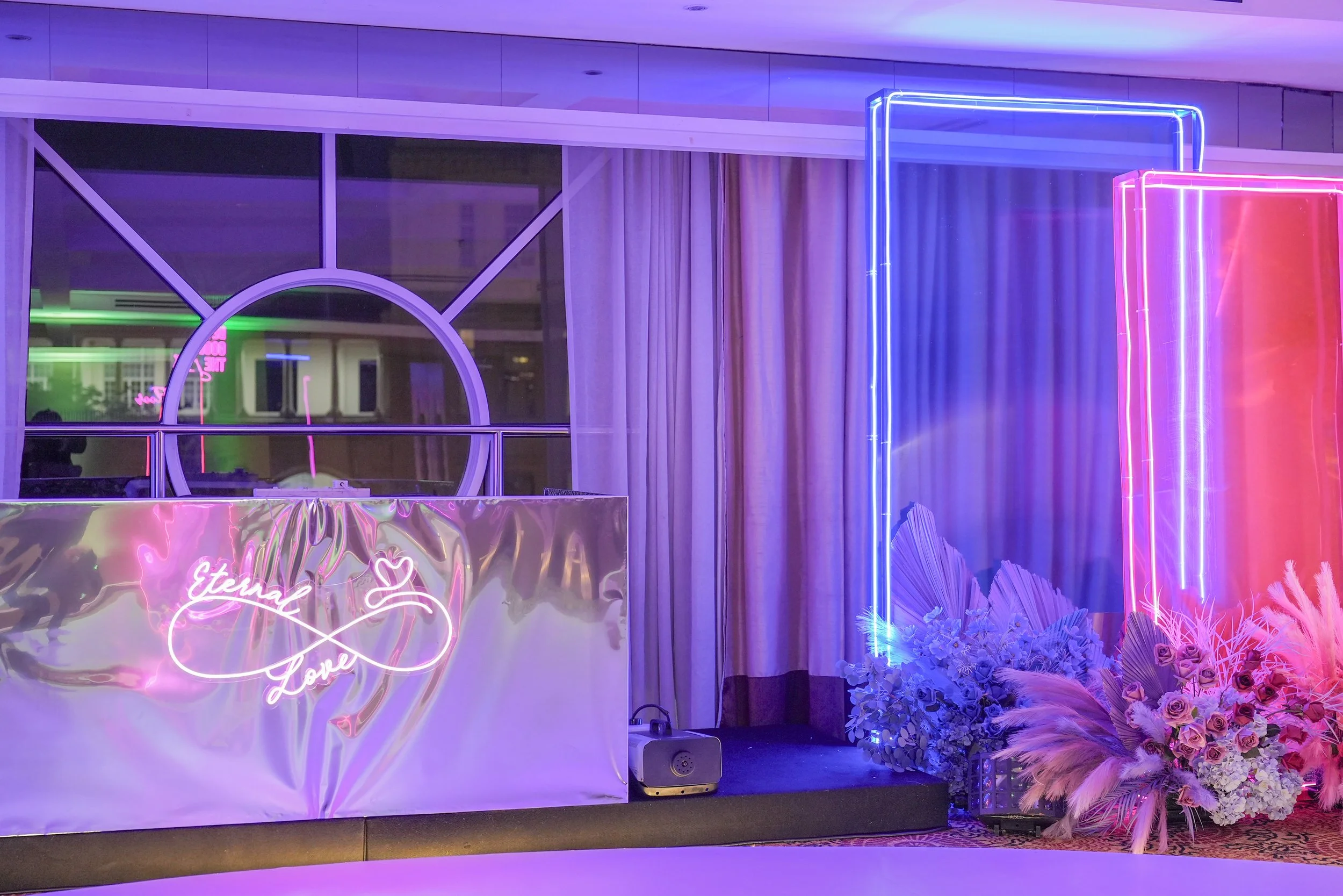 Mirror Deejay Booth