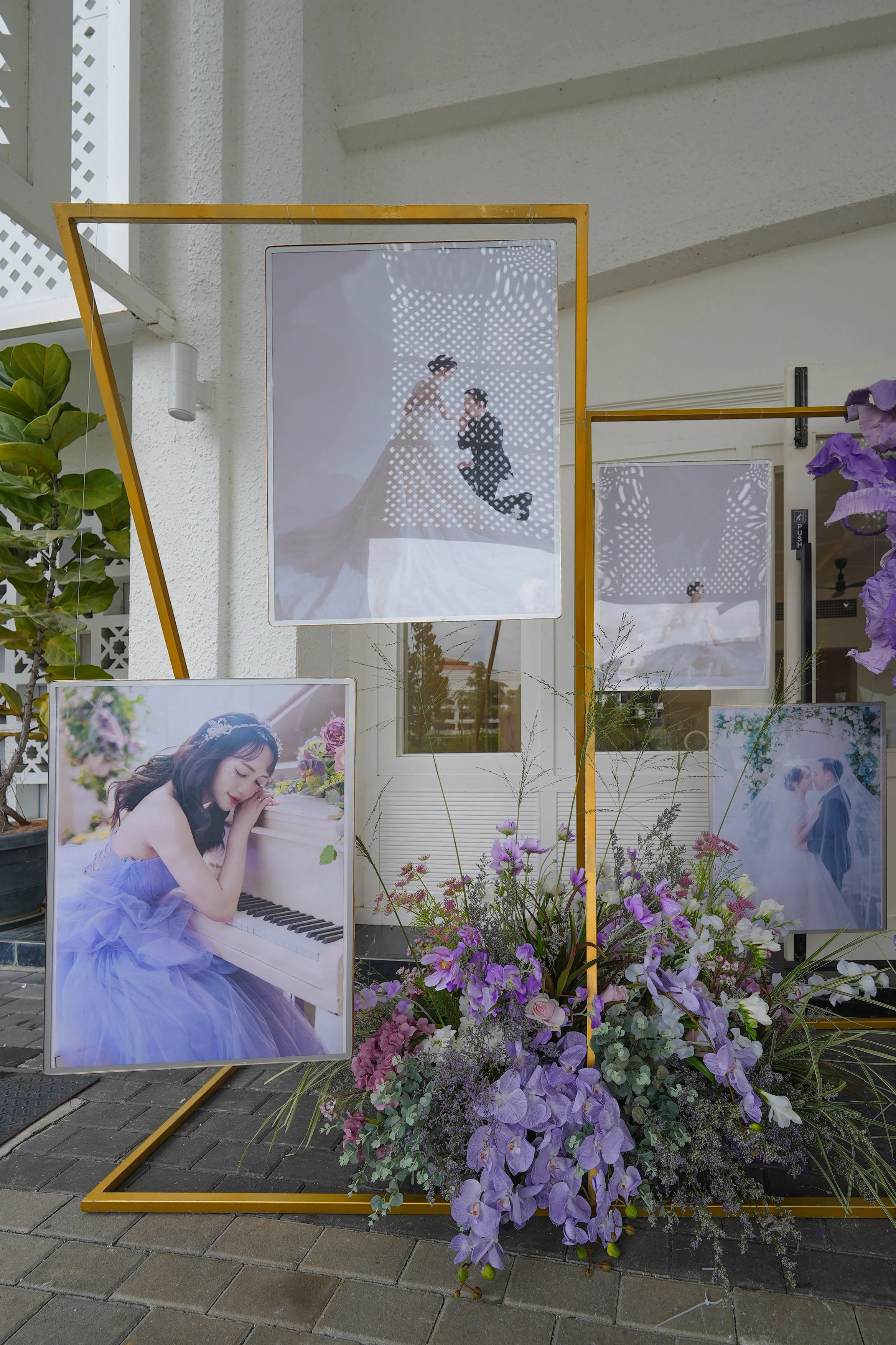 Slanted Metal Photo Stand