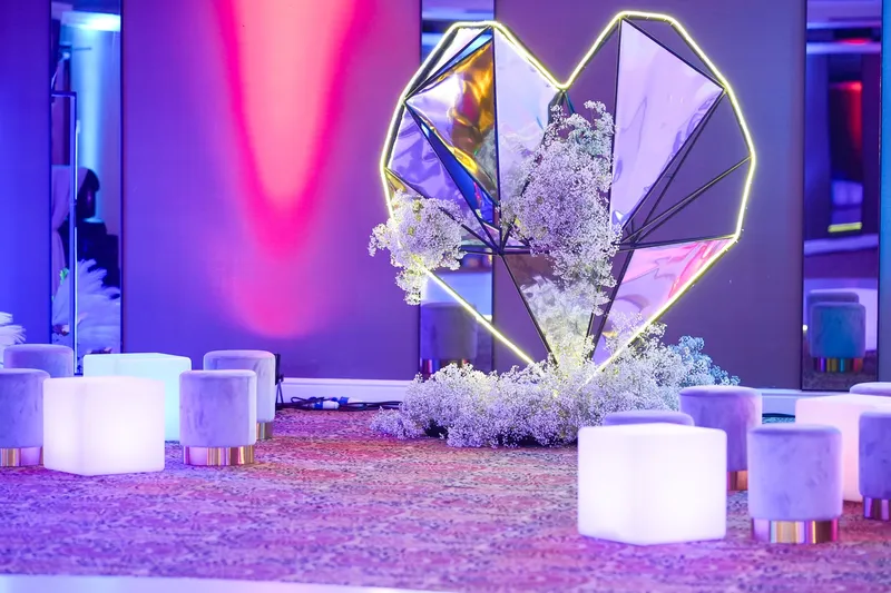 Mirror Heart Illuminated Backdrop