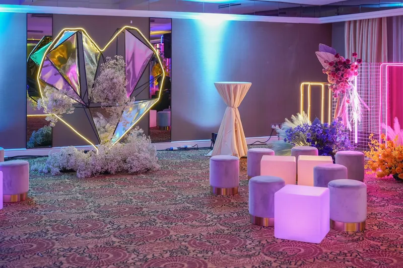 Mirror Heart Illuminated Backdrop