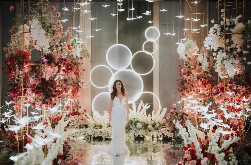 Illuminated Ray of Light Link Hoops Backdrop