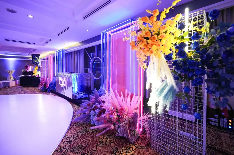 Mirror Deejay Booth