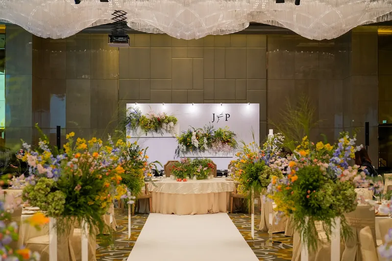Clear Modern Plinth