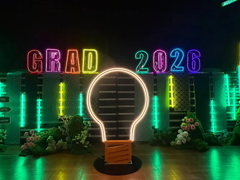 Light Bulb Neon Stand-Alone Backdrop
