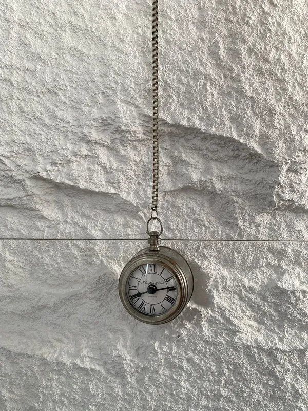Chain Vintage Clock
